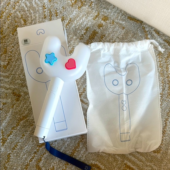 NEWJEANS OFFICIAL LIGHTSTICK - Picture 1 of 4